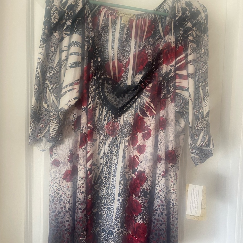 Chic Women's Floral Blouse with Red and Black Accents
